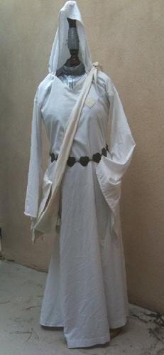 Robe prêtresse de Shallya, acte I.