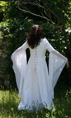 robe médievale blanche