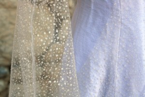 Tulle avec "pierres" brillantes