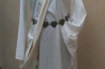 Robe prêtresse de Shallya, acte I.